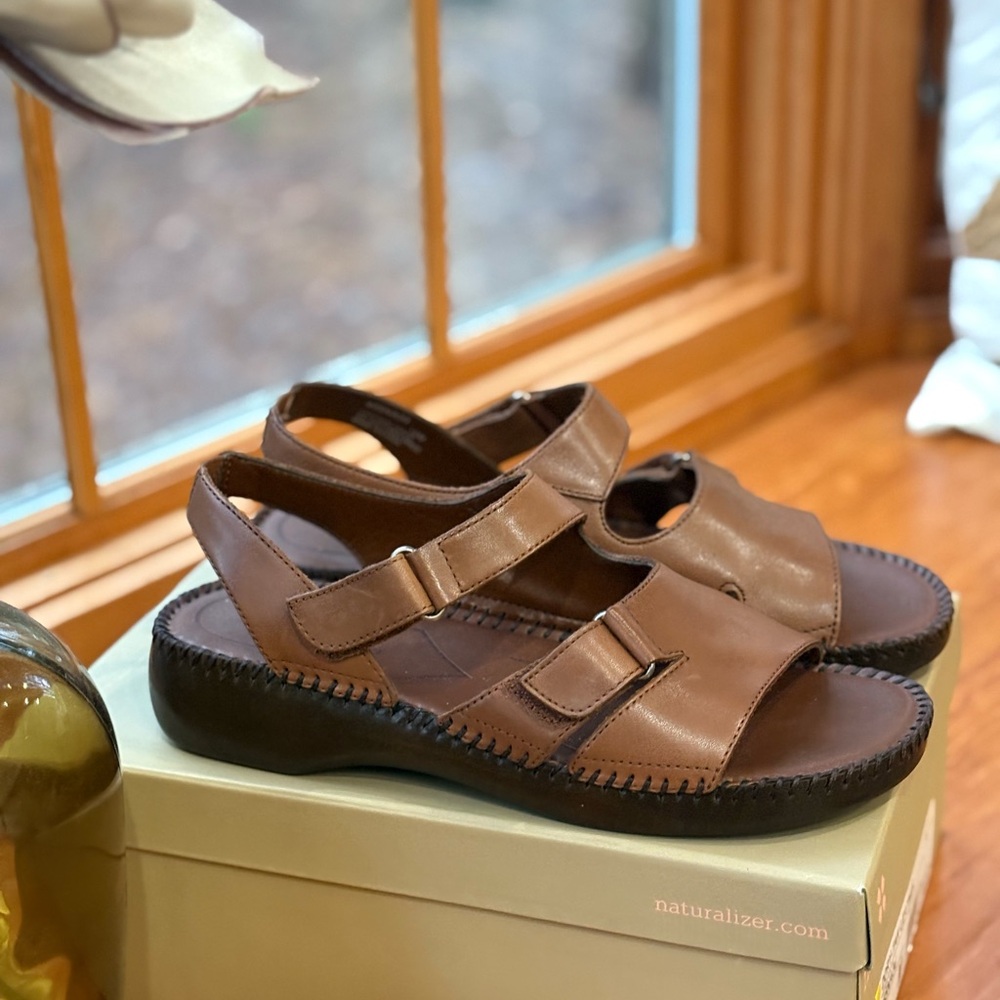New with box-Naturalizer Brown Sandals with Adjustable Straps